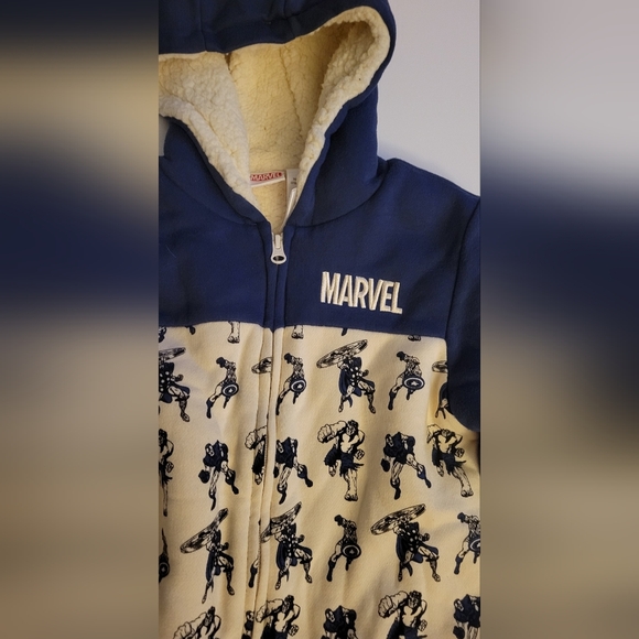 Marvel sweater - Picture 3 of 4
